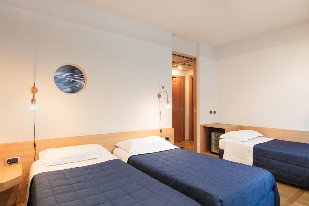 Garda Hotel Montichiari Bagian luar foto