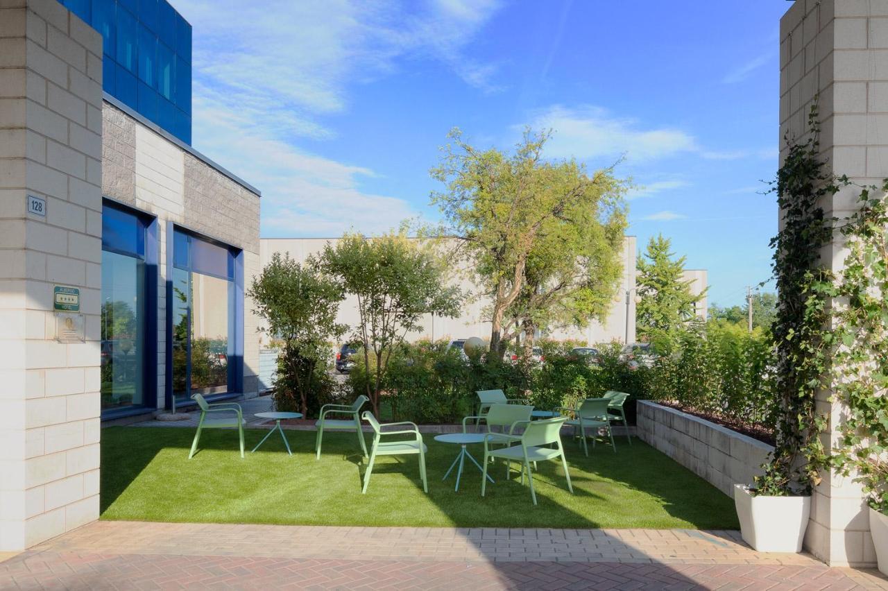 Garda Hotel Montichiari Bagian luar foto