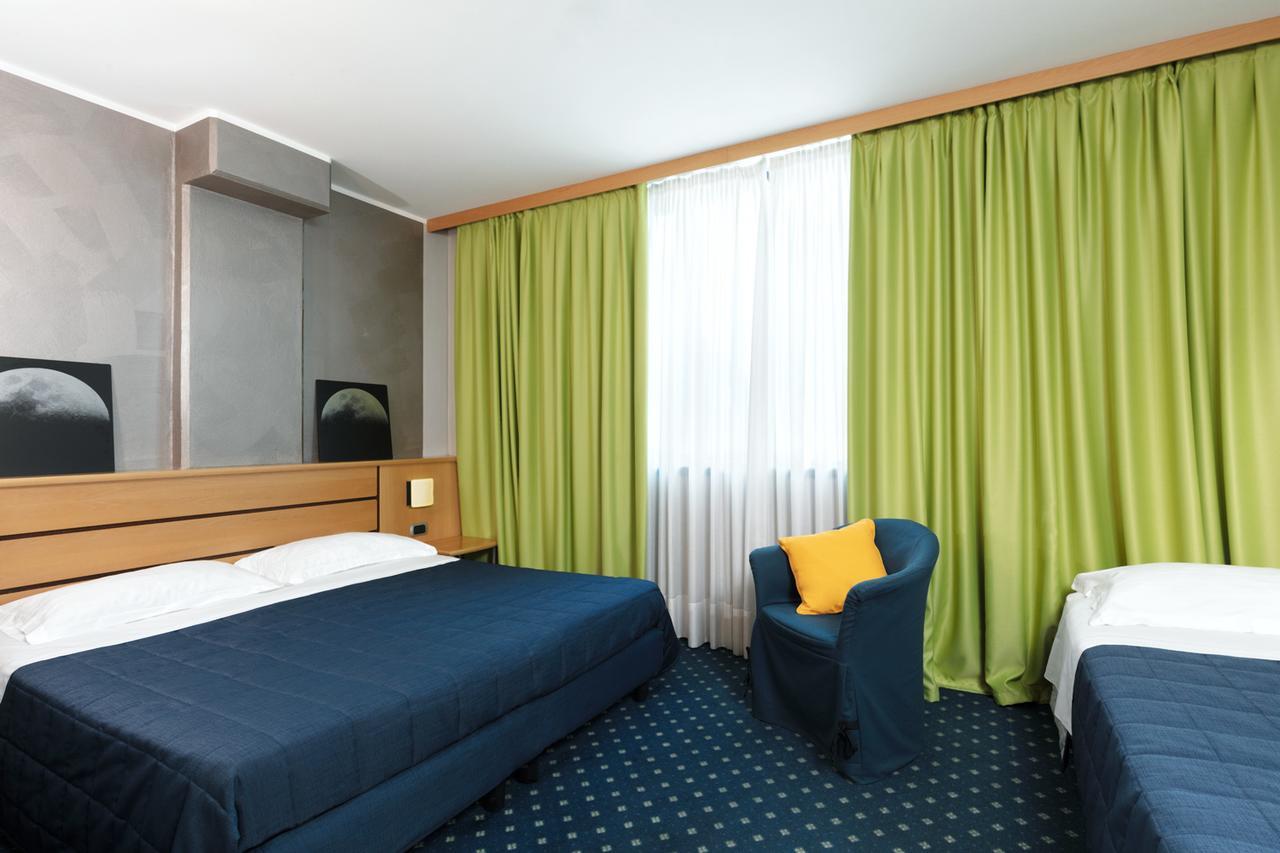 Garda Hotel Montichiari Bagian luar foto