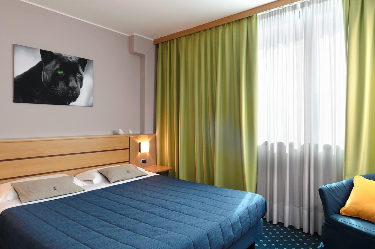 Garda Hotel Montichiari Bagian luar foto